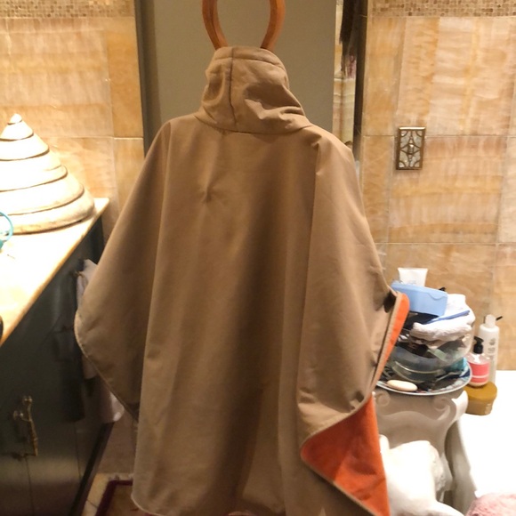 Cape - Picture 2 of 7